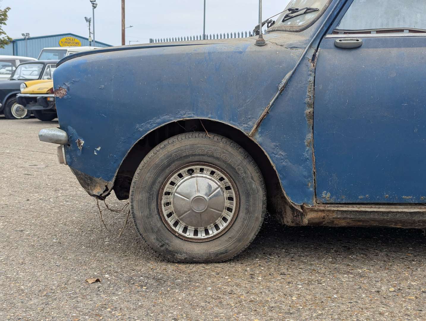 <p>1976 LEYLAND MINI CLUBMAN SALOON</p>