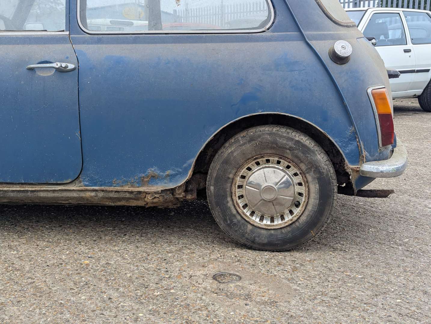 <p>1976 LEYLAND MINI CLUBMAN SALOON</p>