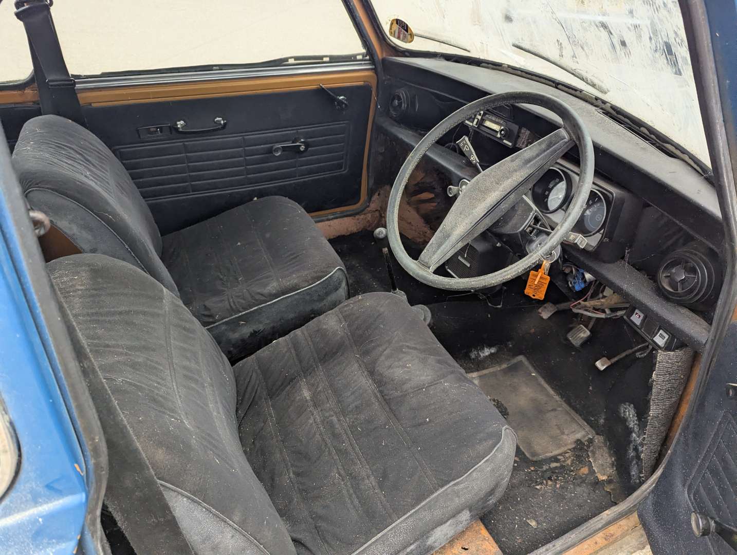 <p>1976 LEYLAND MINI CLUBMAN SALOON</p>