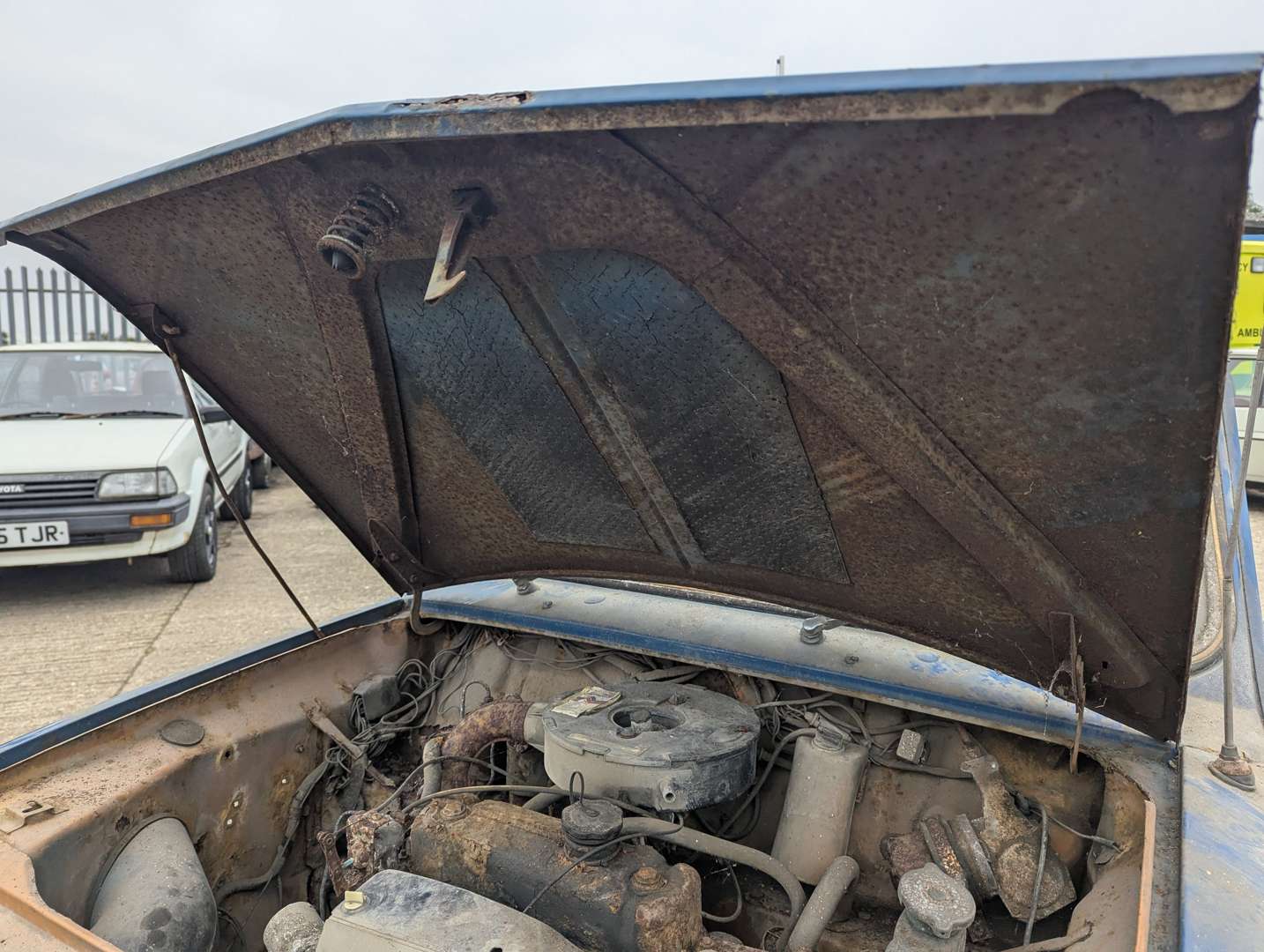 <p>1976 LEYLAND MINI CLUBMAN SALOON</p>