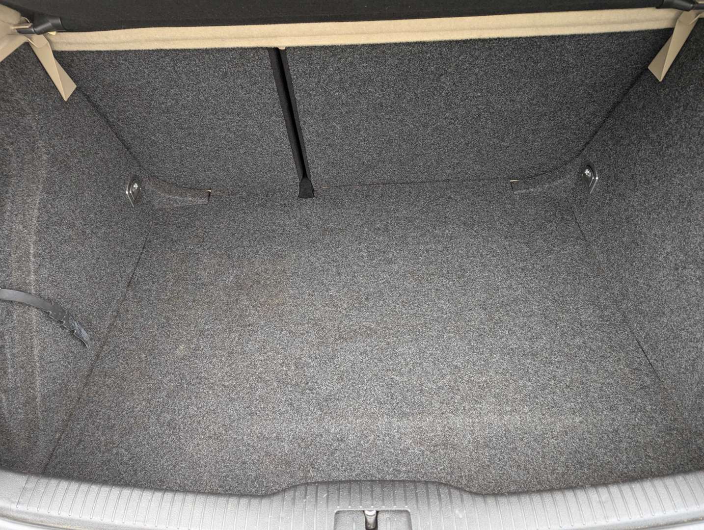 <p>2002 VW GOLF 1.4S</p>