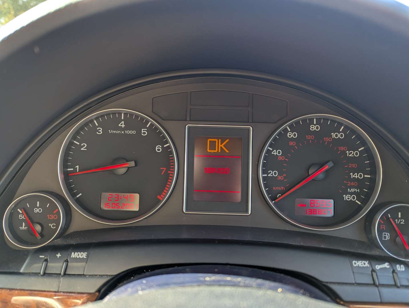 <p>2001 AUDI A4 QUATTRO SE</p>