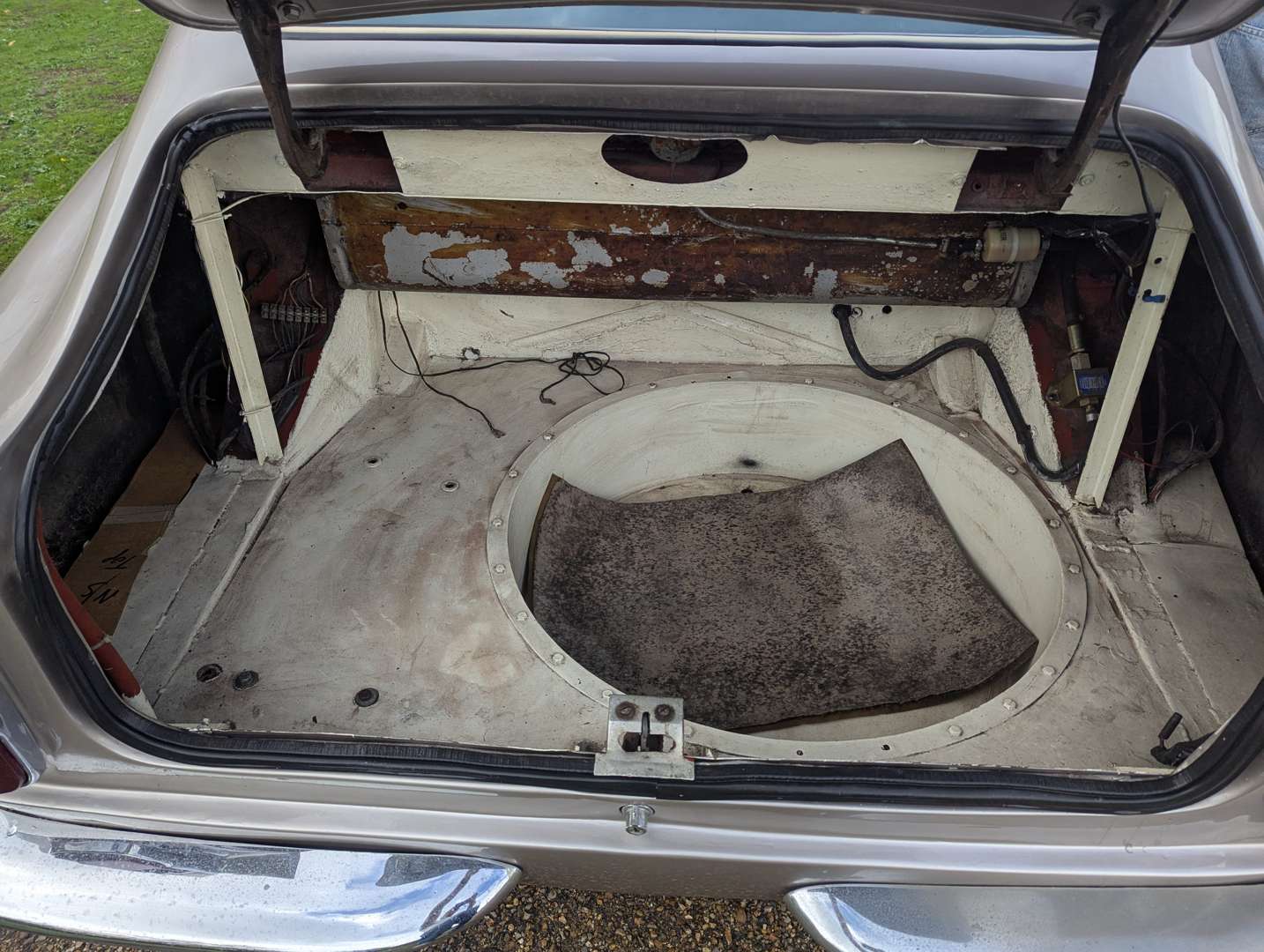 <p>1966 ASTON MARTIN DB6 VANTAGE</p>