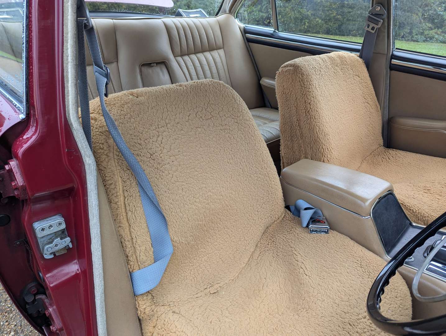 <p>1971 DAIMLER 2.8 SOVEREIGN</p>