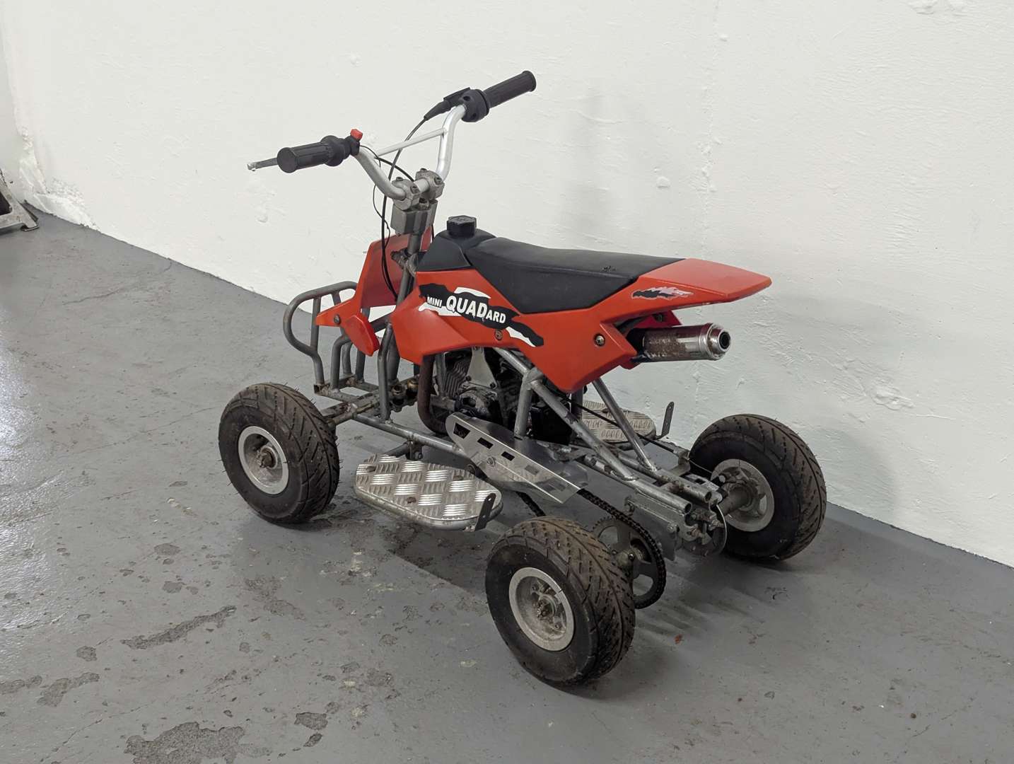 <p>MINI QUAD BIKE</p>