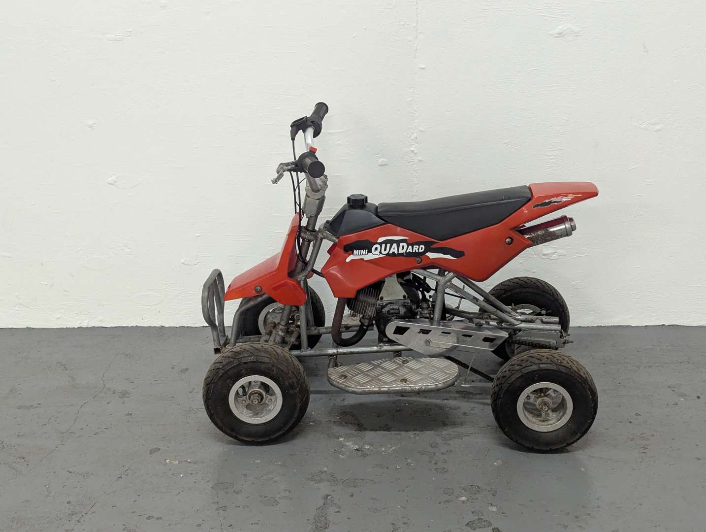 <p>MINI QUAD BIKE</p>