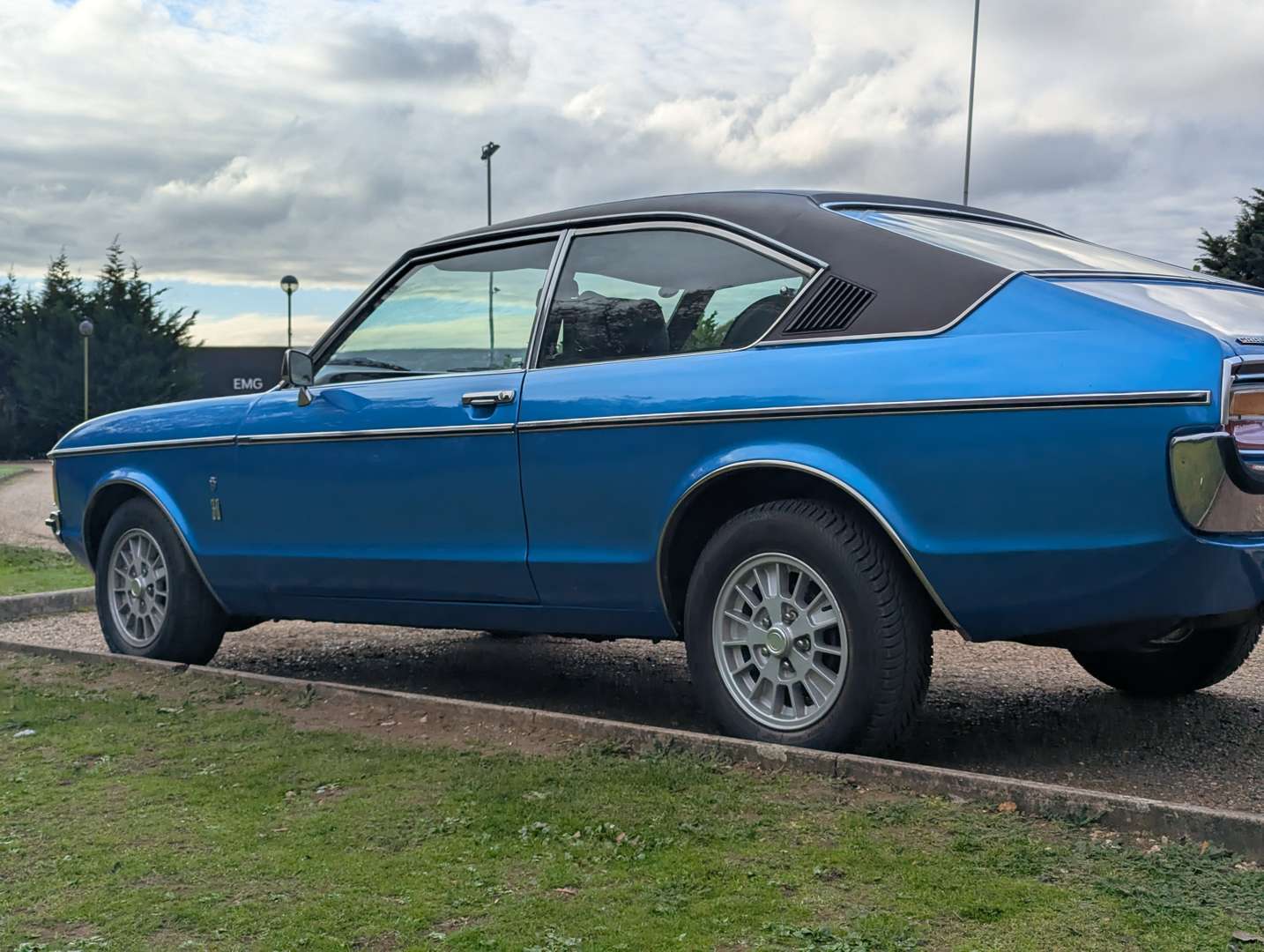 <p>1974 FORD GRANADA GHIA COUPE MANUAL</p>