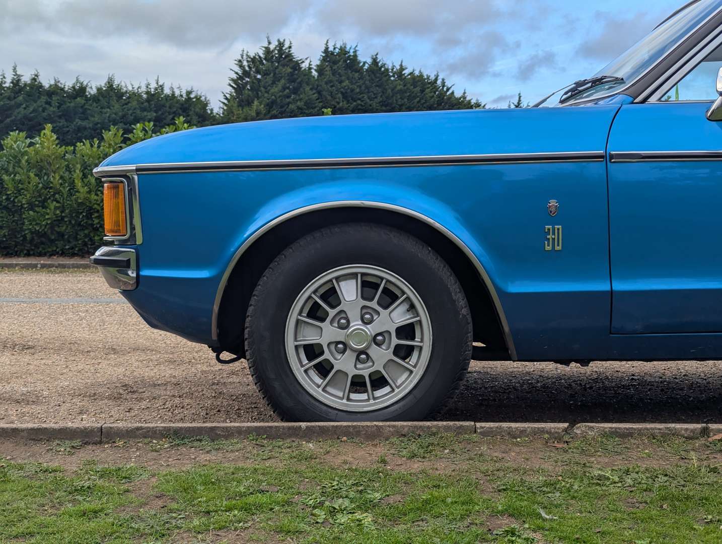 <p>1974 FORD GRANADA GHIA COUPE MANUAL</p>