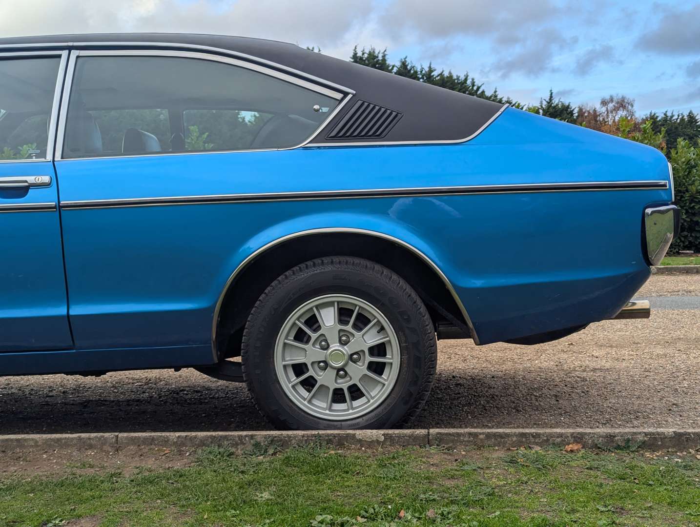 <p>1974 FORD GRANADA GHIA COUPE MANUAL</p>