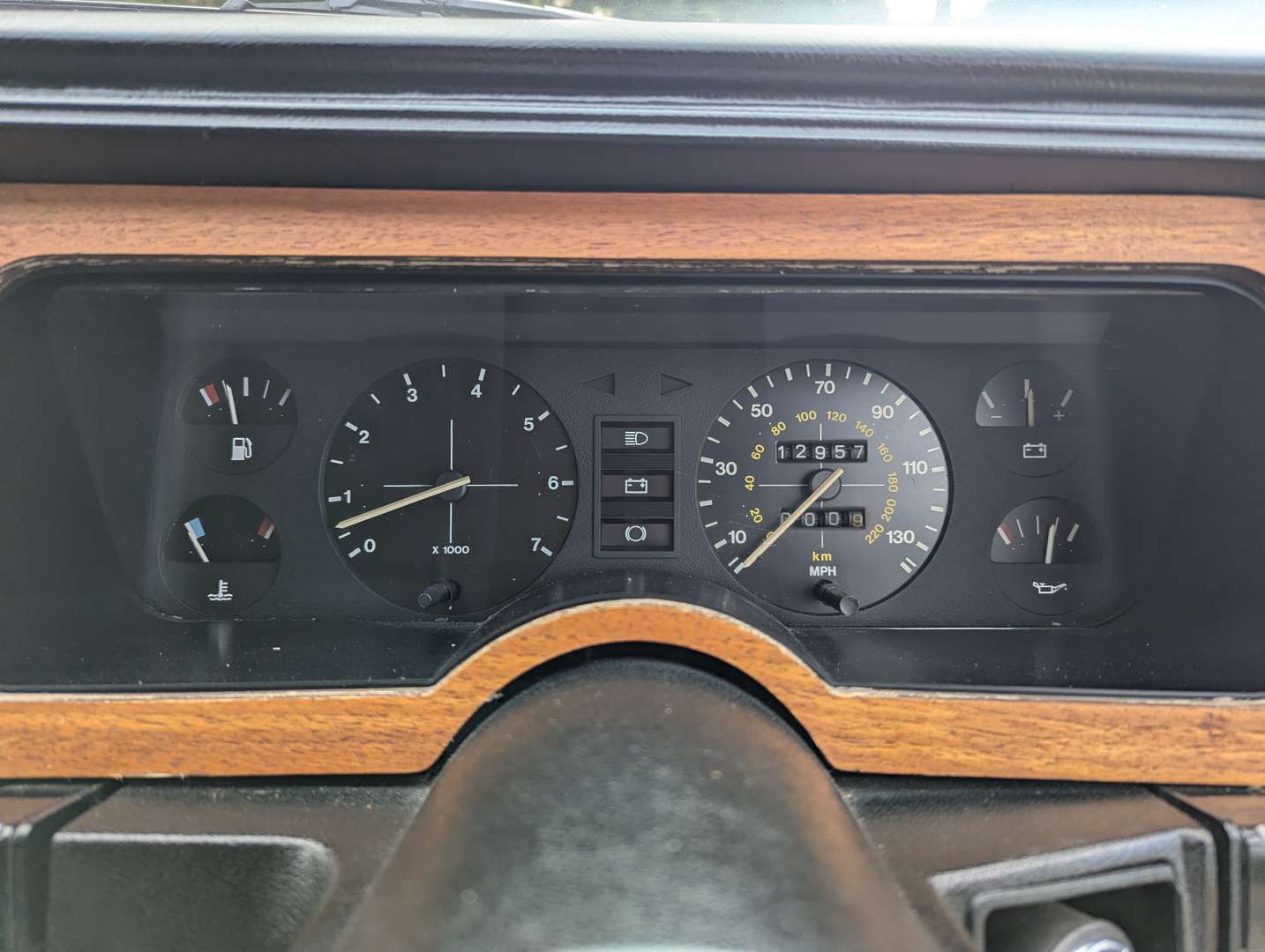 <p>1974 FORD GRANADA GHIA COUPE MANUAL</p>