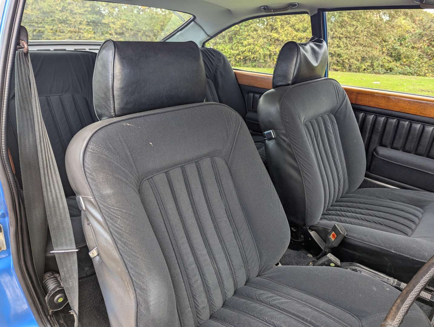 <p>1974 FORD GRANADA GHIA COUPE MANUAL</p>