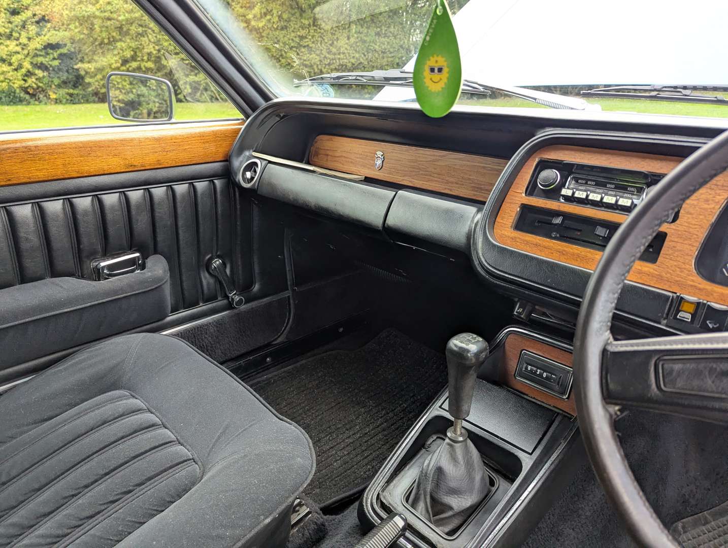 <p>1974 FORD GRANADA GHIA COUPE MANUAL</p>