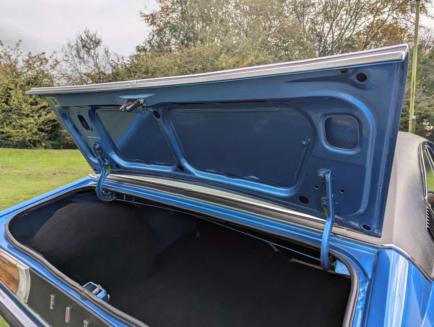 <p>1974 FORD GRANADA GHIA COUPE MANUAL</p>