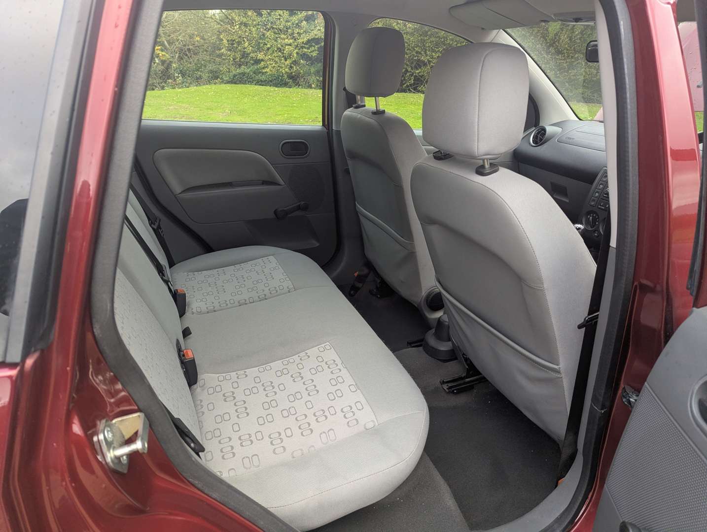 <p>2002 FORD FIESTA LX</p>