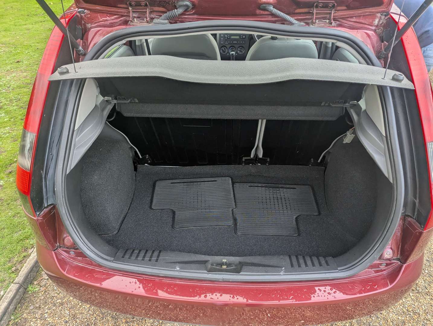 <p>2002 FORD FIESTA LX</p>