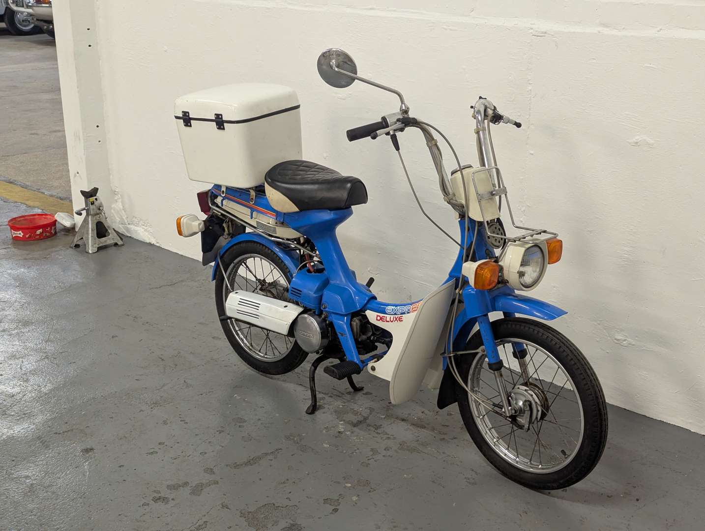 <p>1980 HONDA EXPRESS DELUXE</p>