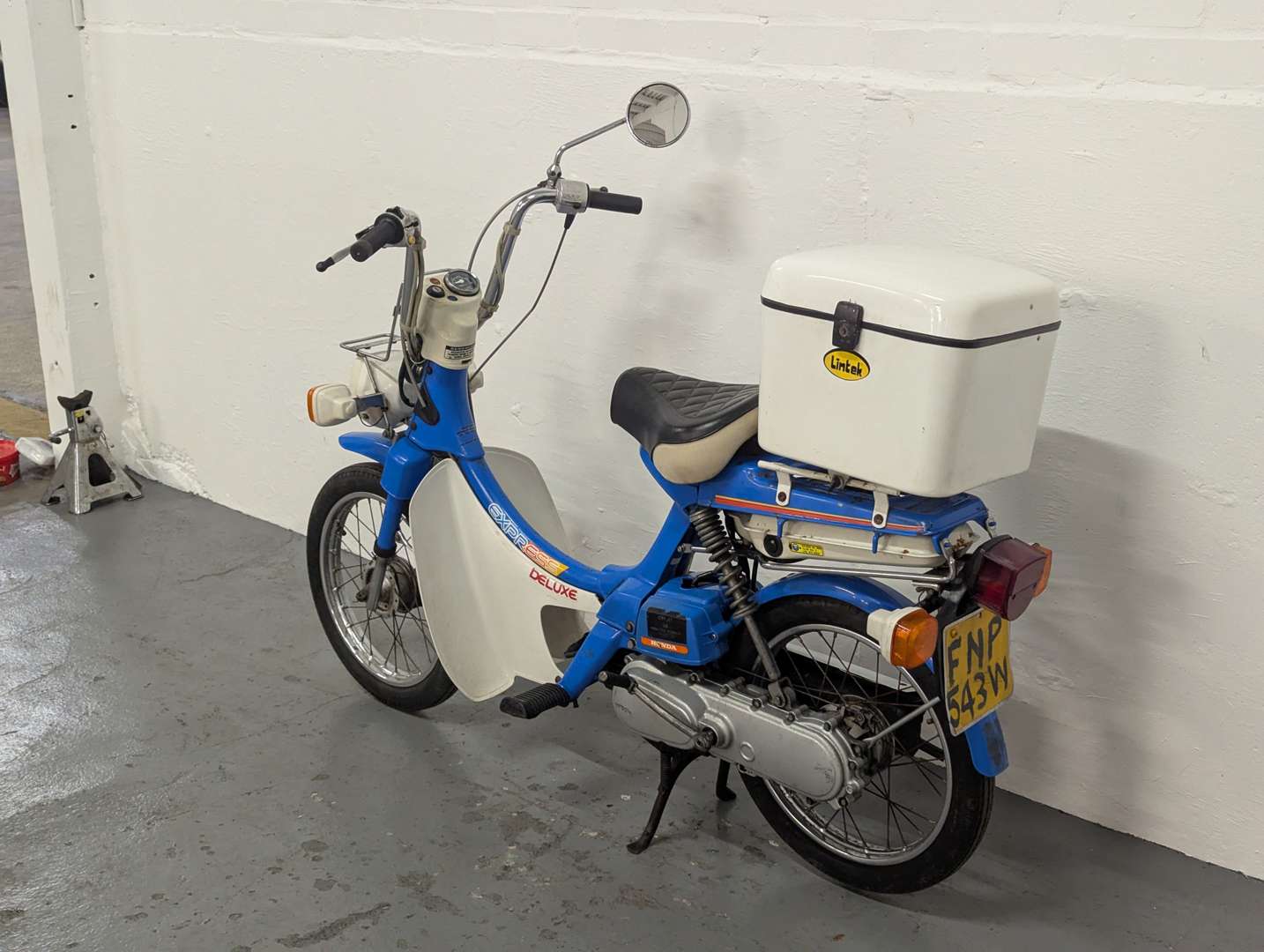 <p>1980 HONDA EXPRESS DELUXE</p>