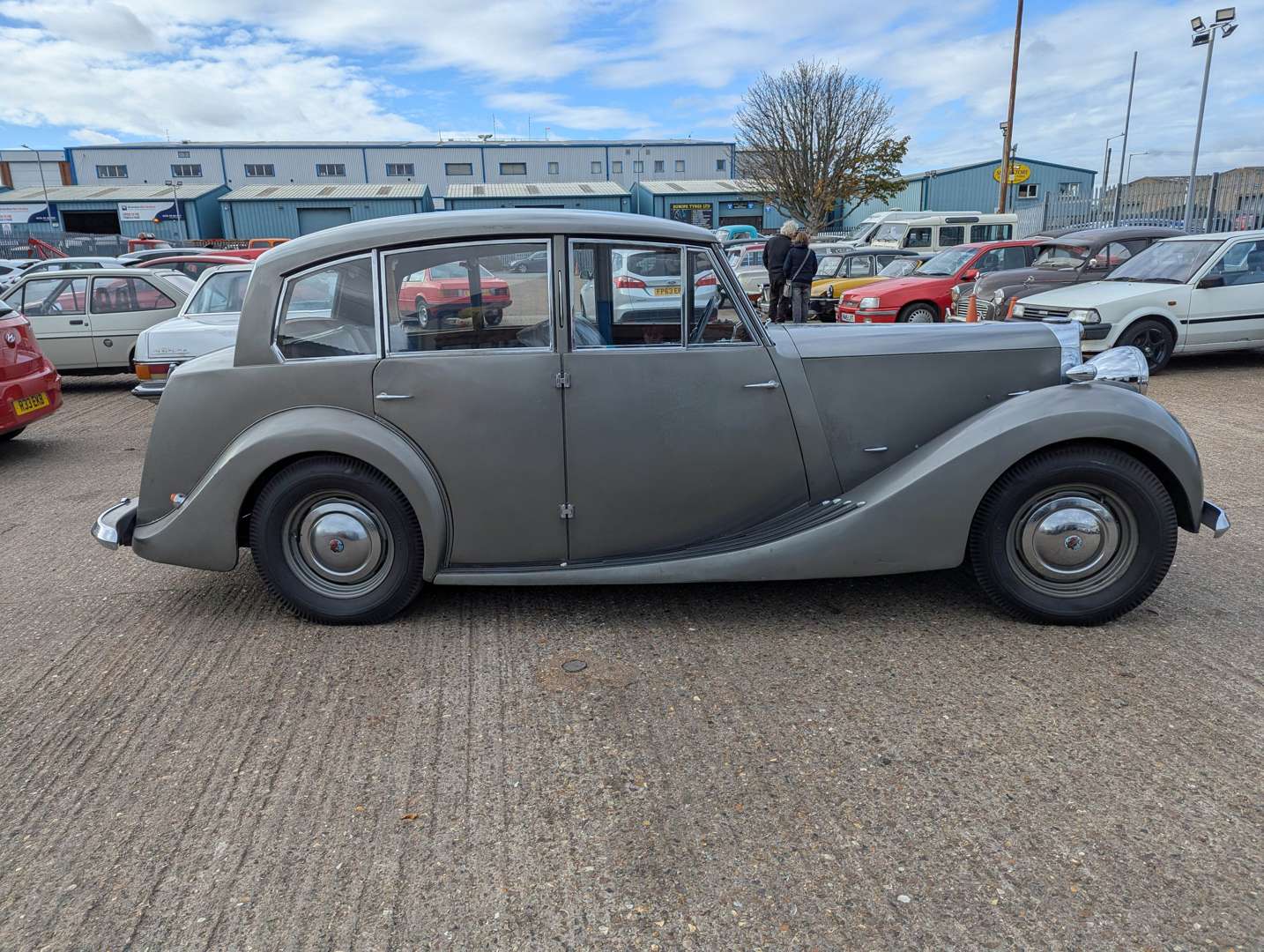 <p>1948 TRIUMPH 1800 SALOON</p>