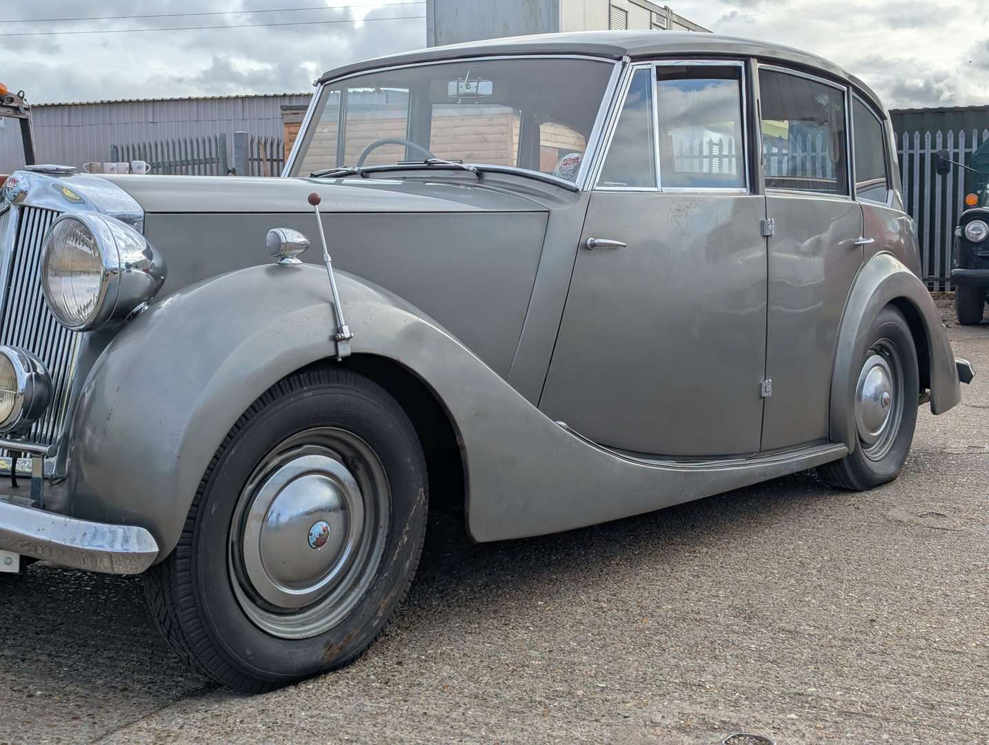 <p>1948 TRIUMPH 1800 SALOON</p>
