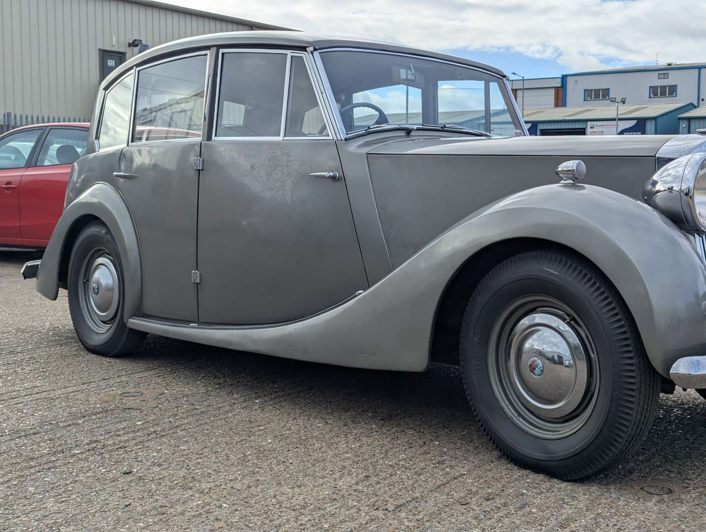 <p>1948 TRIUMPH 1800 SALOON</p>