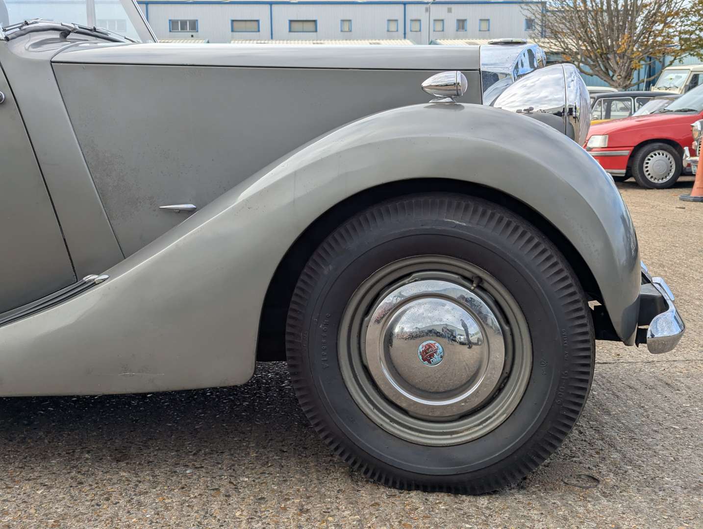 <p>1948 TRIUMPH 1800 SALOON</p>