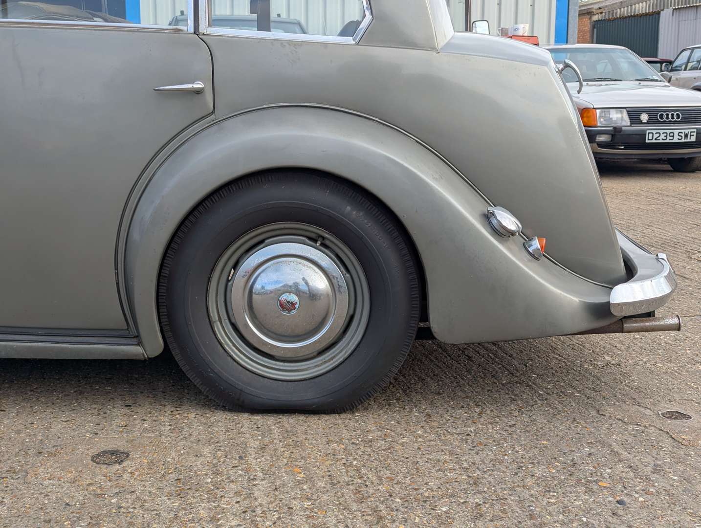 <p>1948 TRIUMPH 1800 SALOON</p>