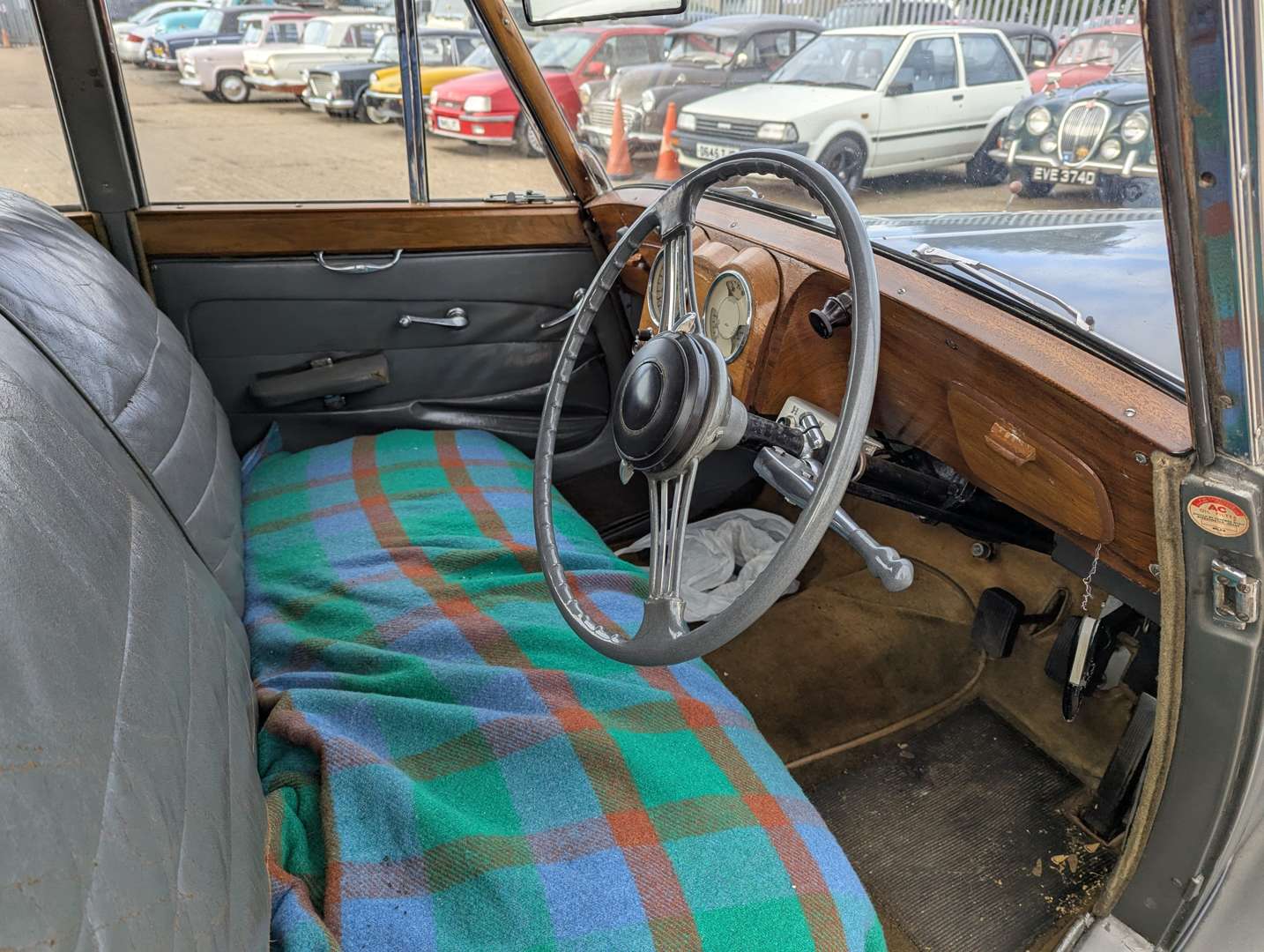 <p>1948 TRIUMPH 1800 SALOON</p>