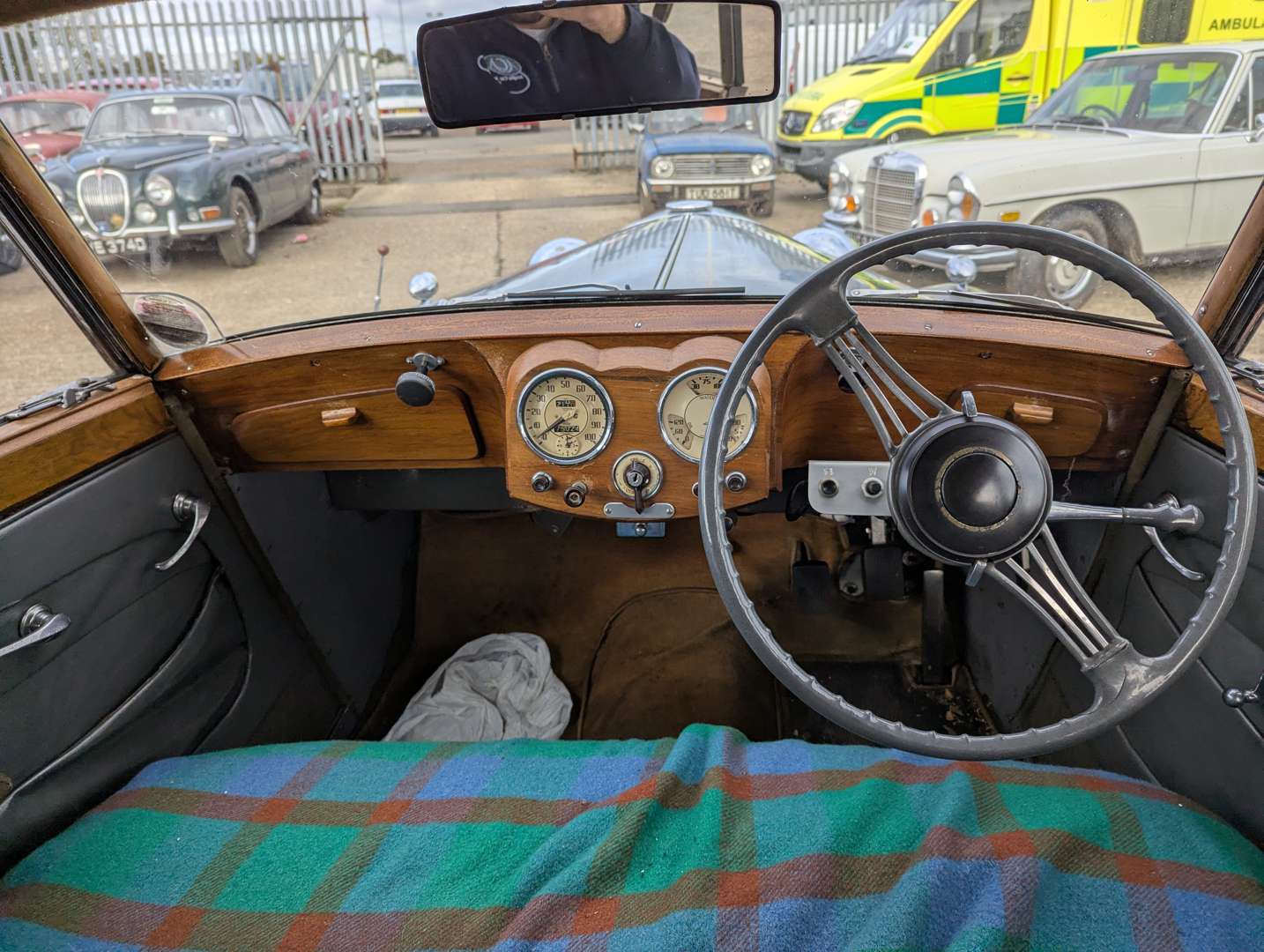 <p>1948 TRIUMPH 1800 SALOON</p>