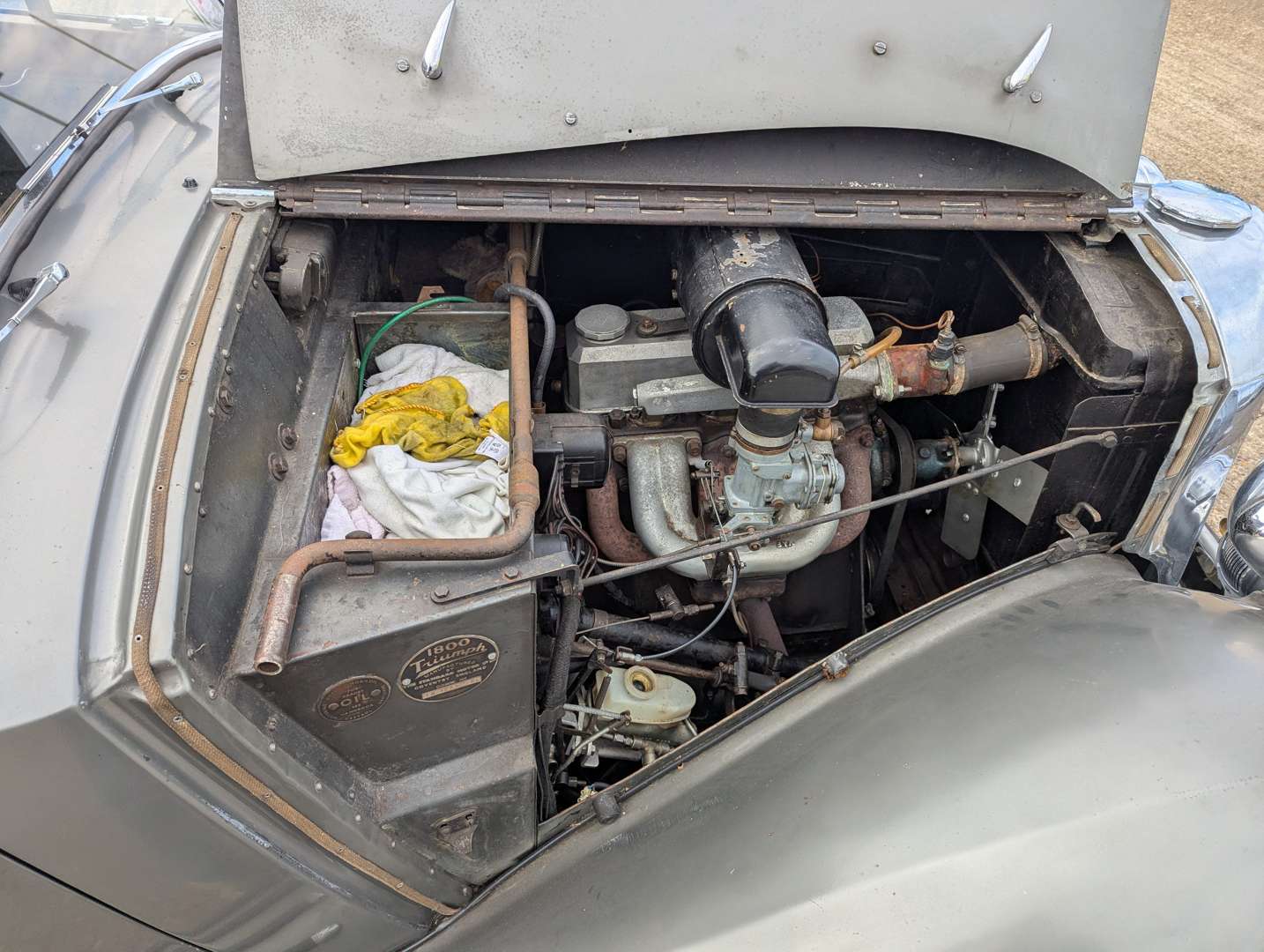 <p>1948 TRIUMPH 1800 SALOON</p>