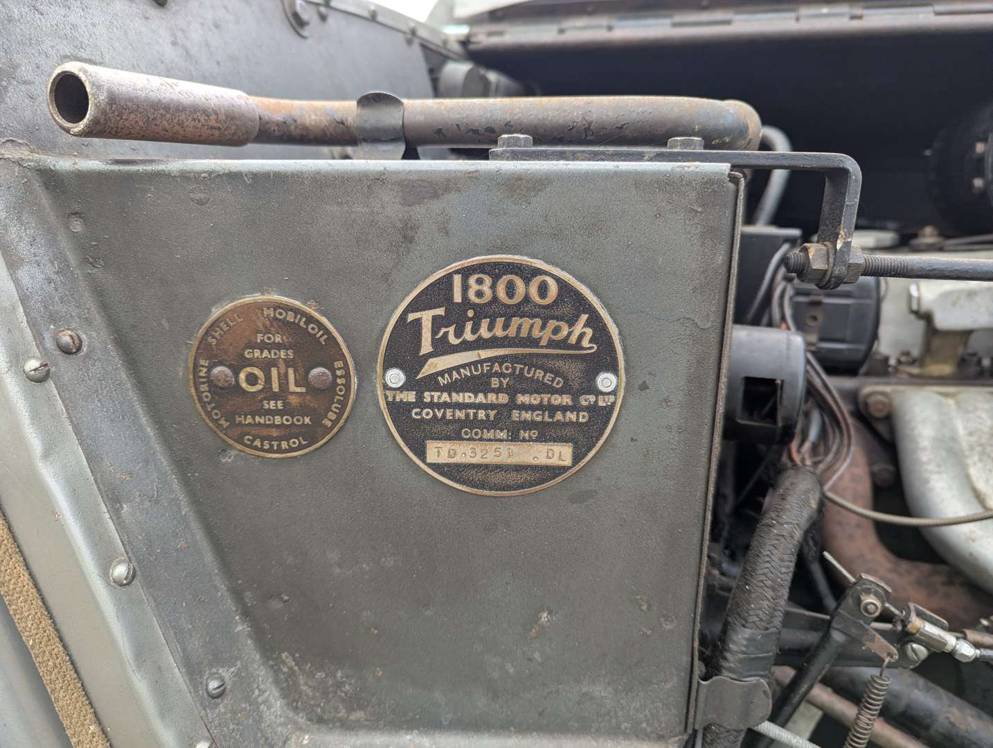 <p>1948 TRIUMPH 1800 SALOON</p>