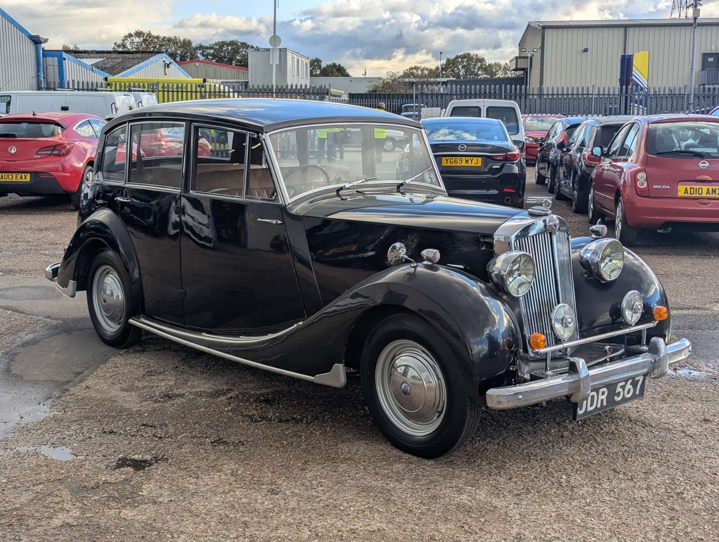 <p>1954 TRIUMPH RENOWN</p>