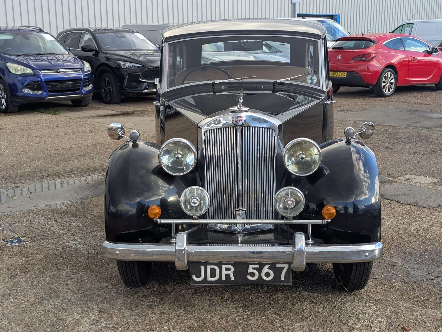 <p>1954 TRIUMPH RENOWN</p>