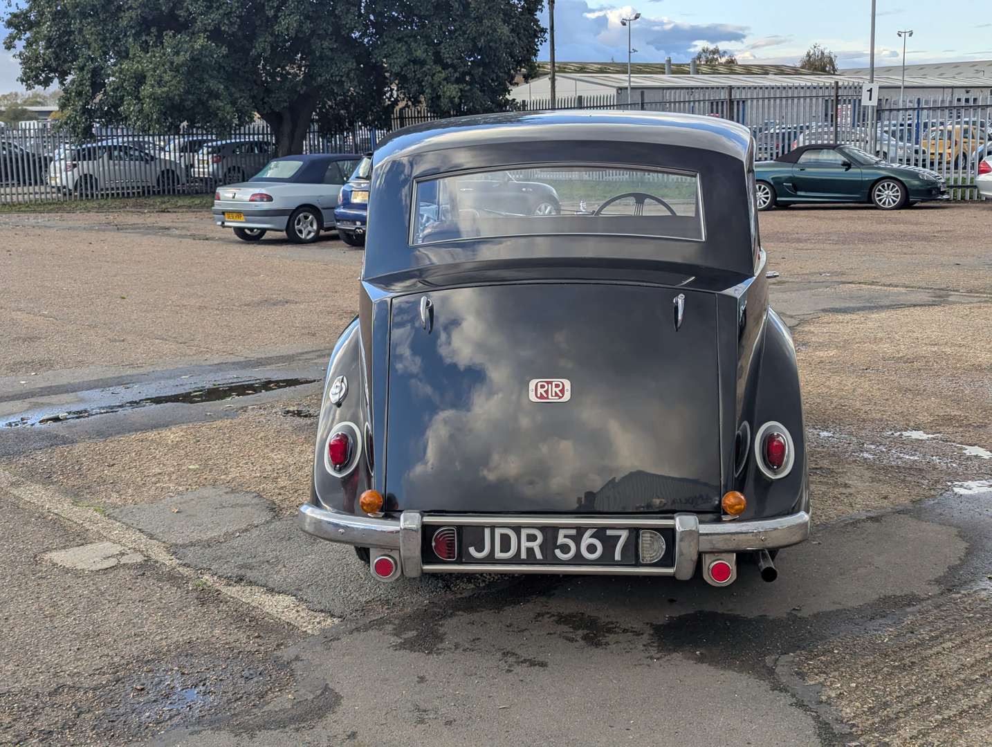 <p>1954 TRIUMPH RENOWN</p>