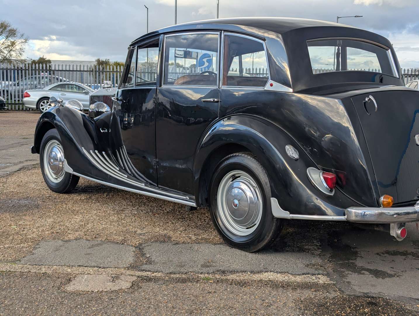 <p>1954 TRIUMPH RENOWN</p>