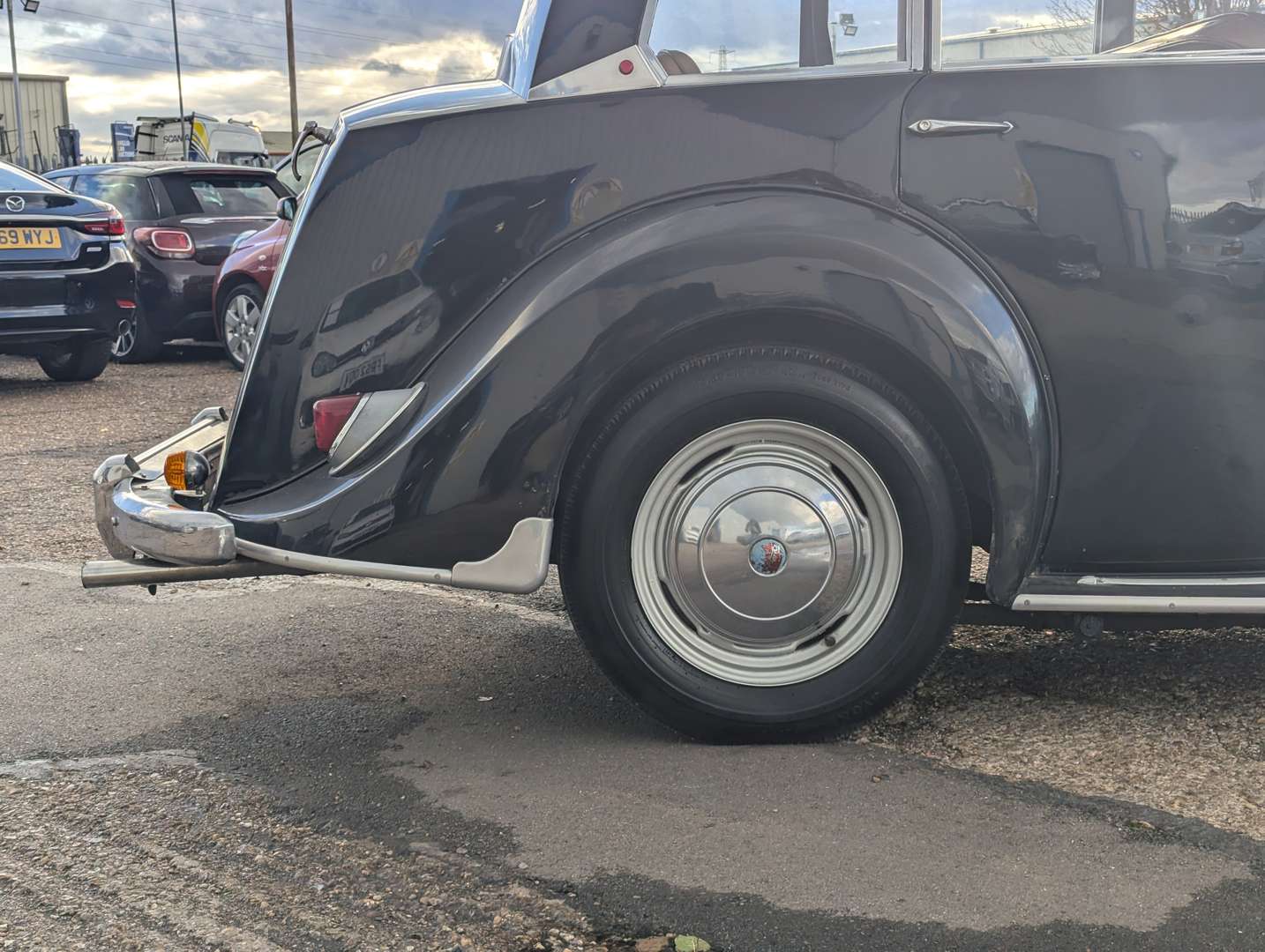 <p>1954 TRIUMPH RENOWN</p>