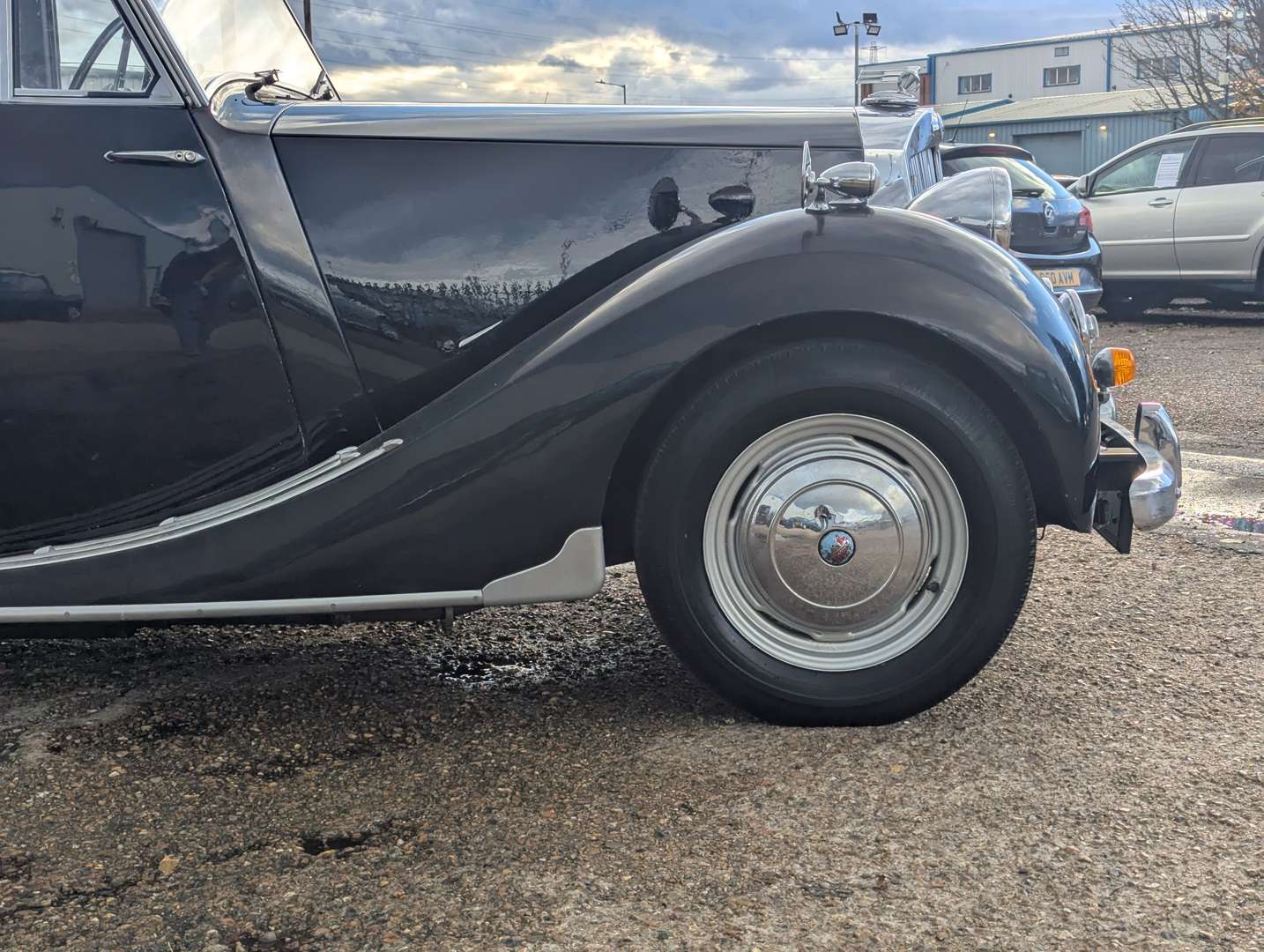 <p>1954 TRIUMPH RENOWN</p>