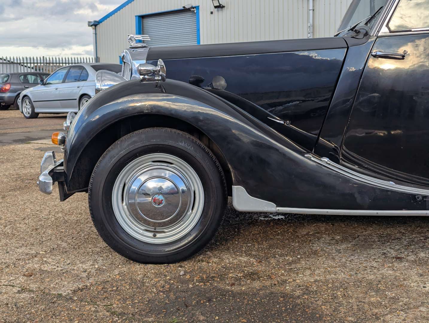 <p>1954 TRIUMPH RENOWN</p>