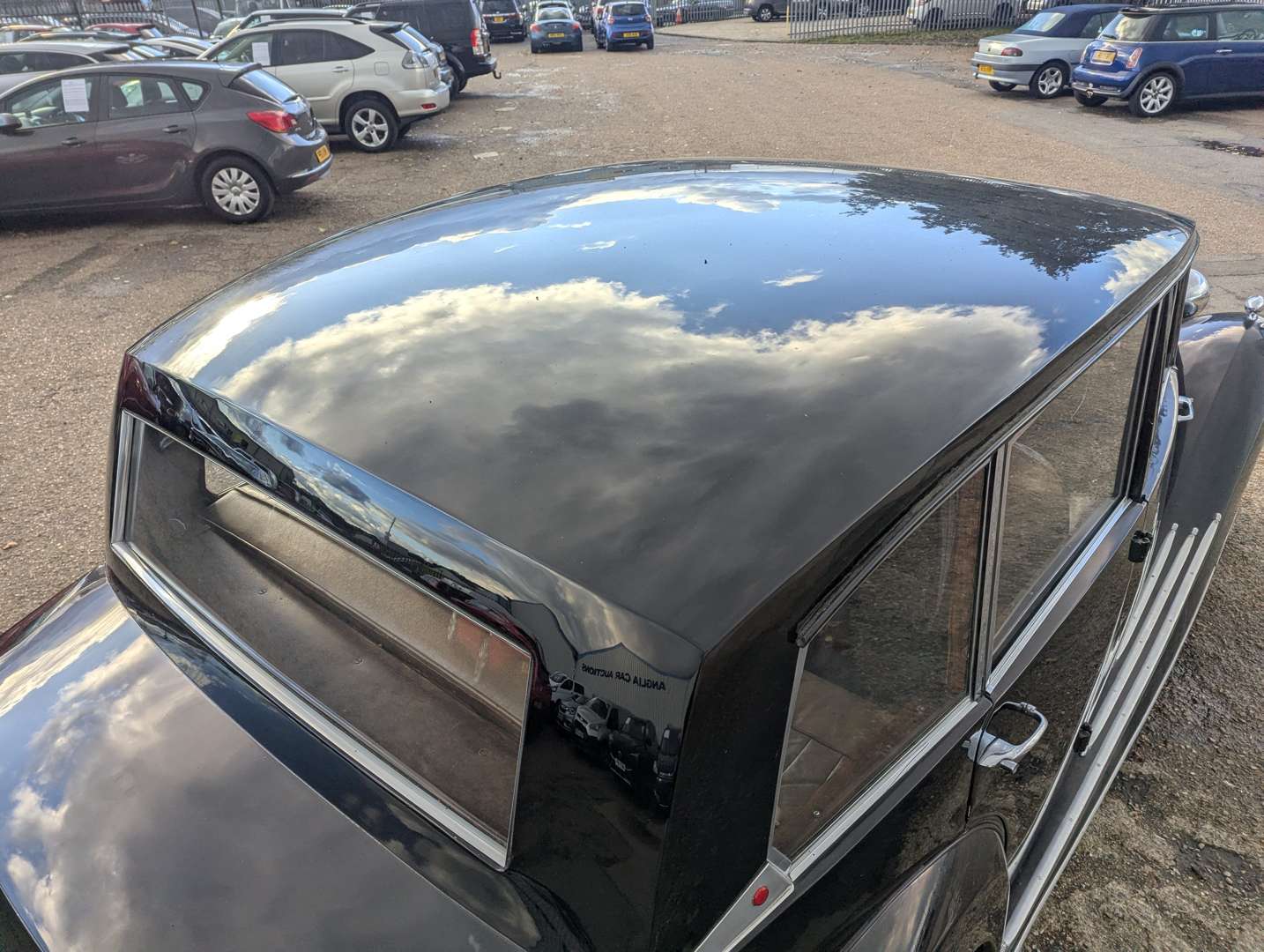 <p>1954 TRIUMPH RENOWN</p>