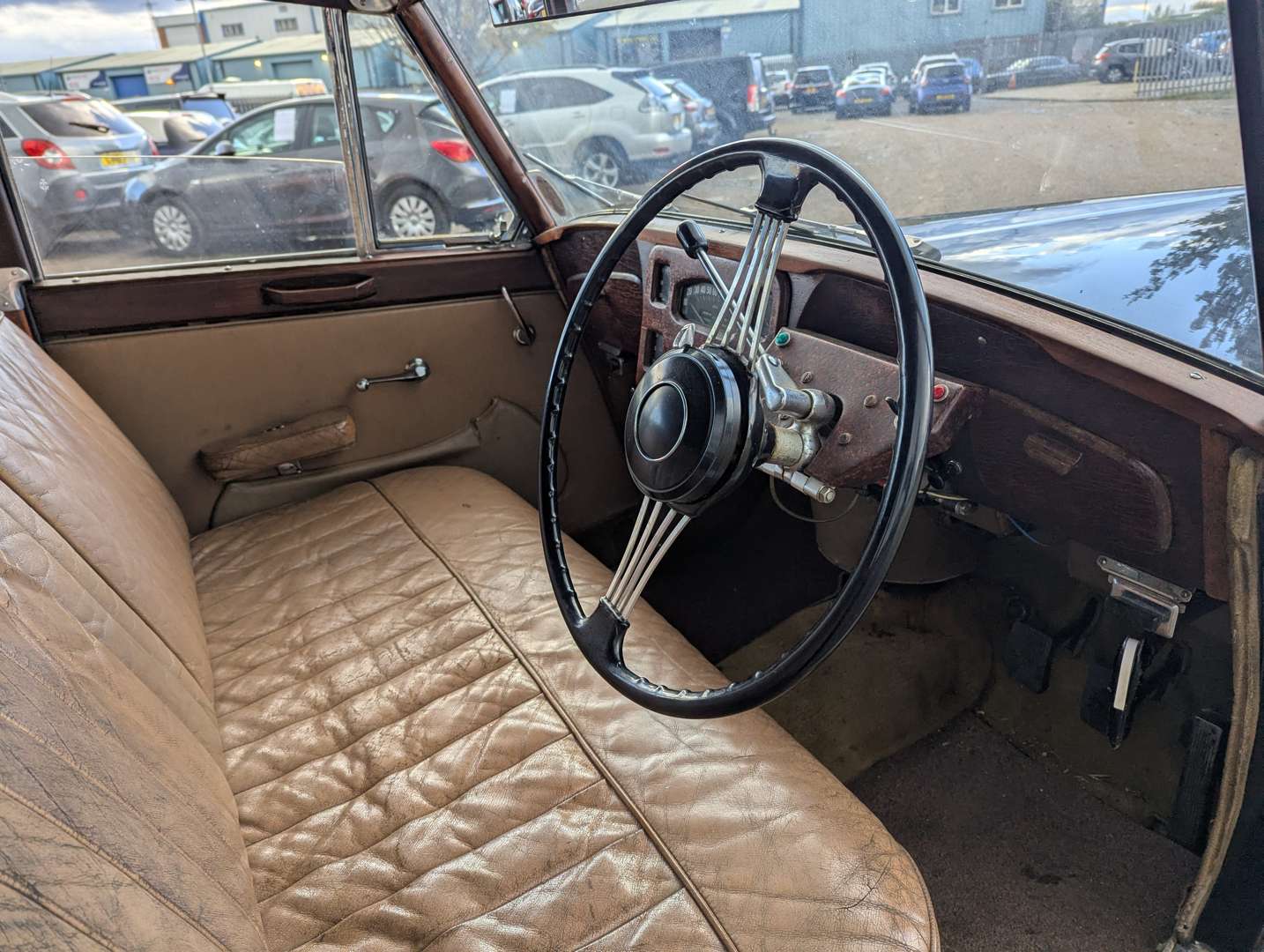 <p>1954 TRIUMPH RENOWN</p>