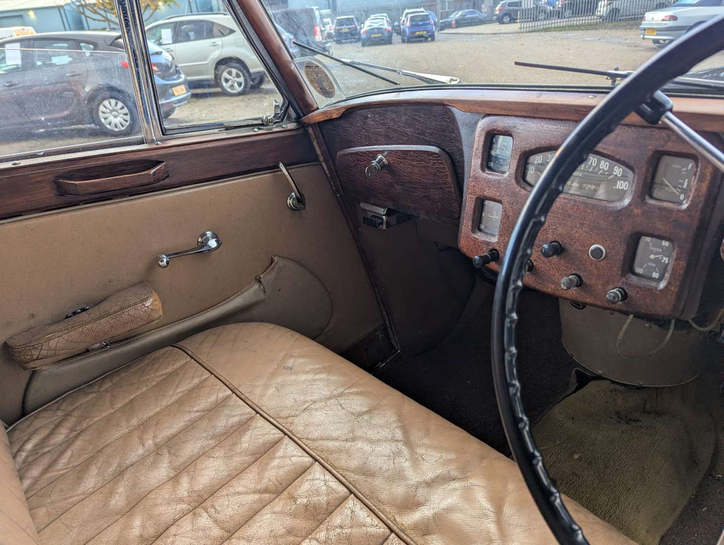 <p>1954 TRIUMPH RENOWN</p>