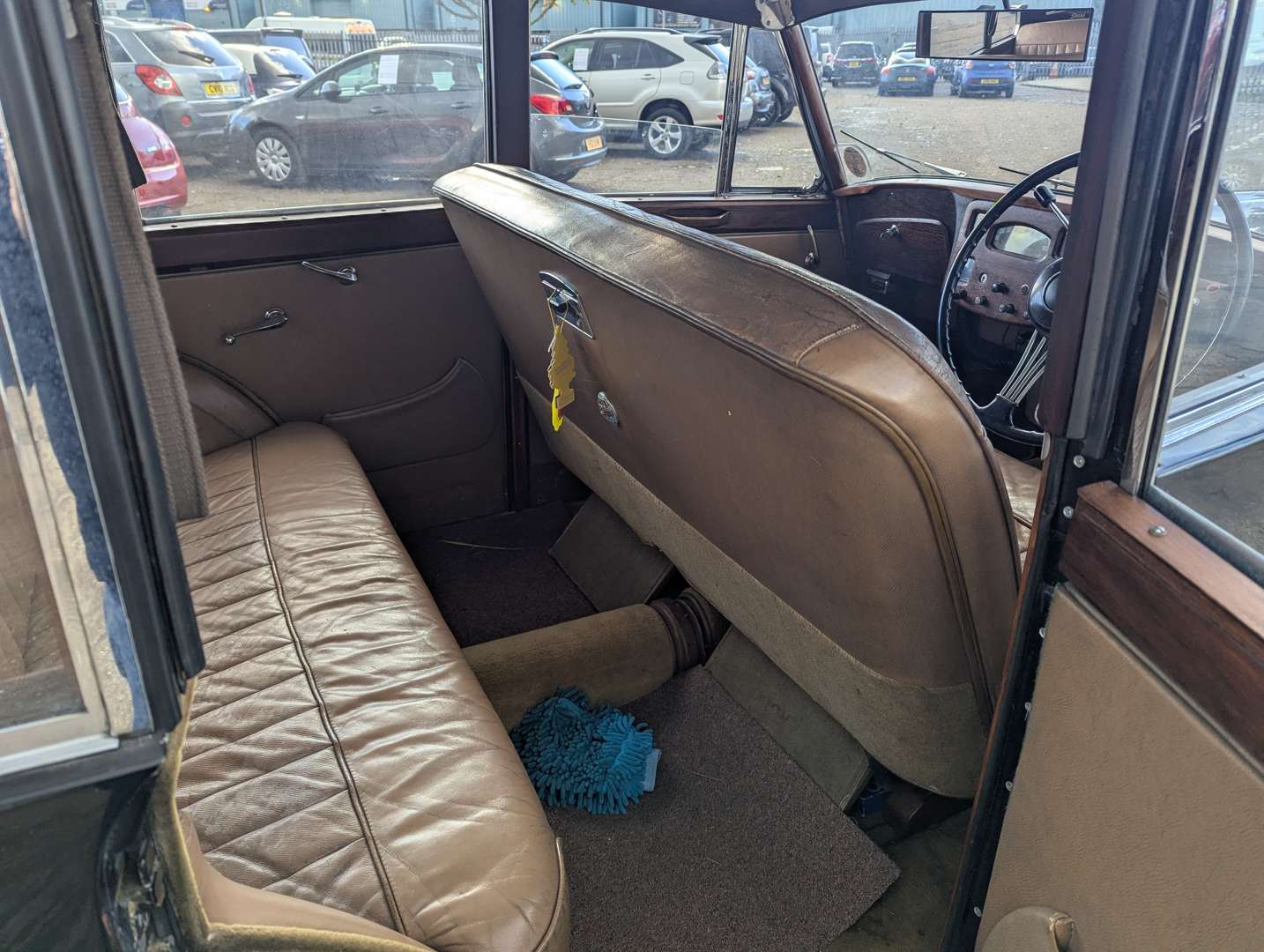 <p>1954 TRIUMPH RENOWN</p>