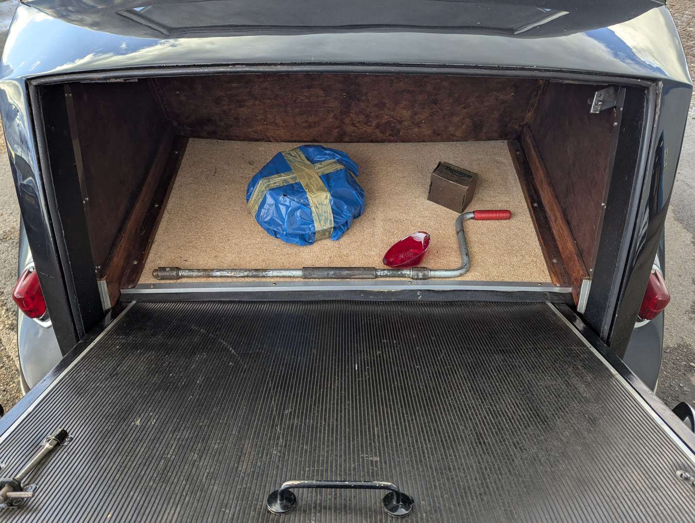 <p>1954 TRIUMPH RENOWN</p>