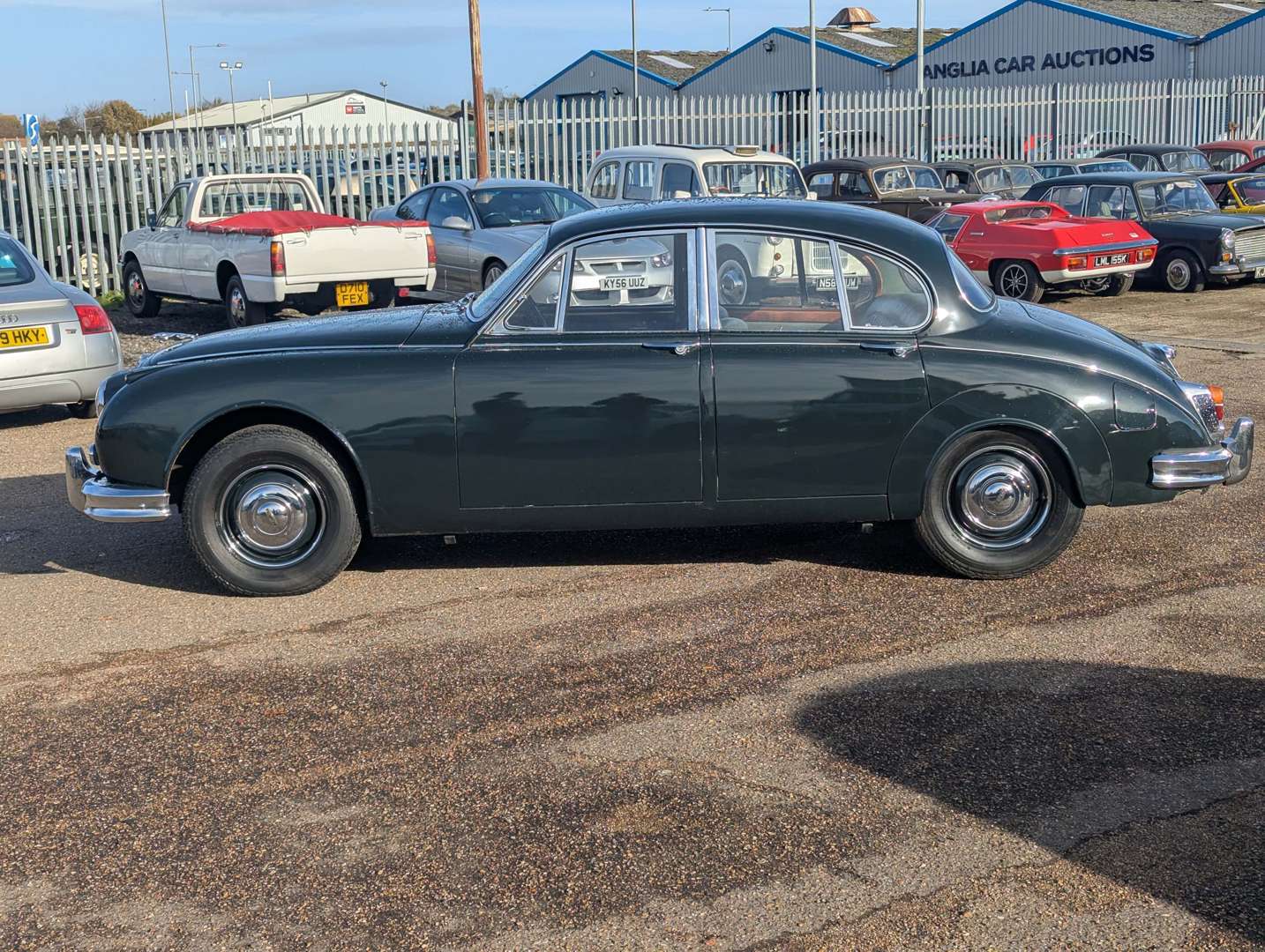 <p>1967 JAGUAR MKII 3.4</p>