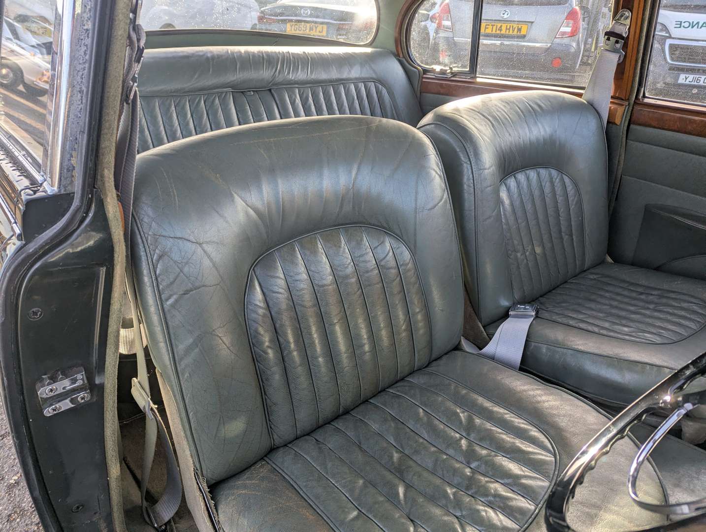 <p>1967 JAGUAR MKII 3.4</p>