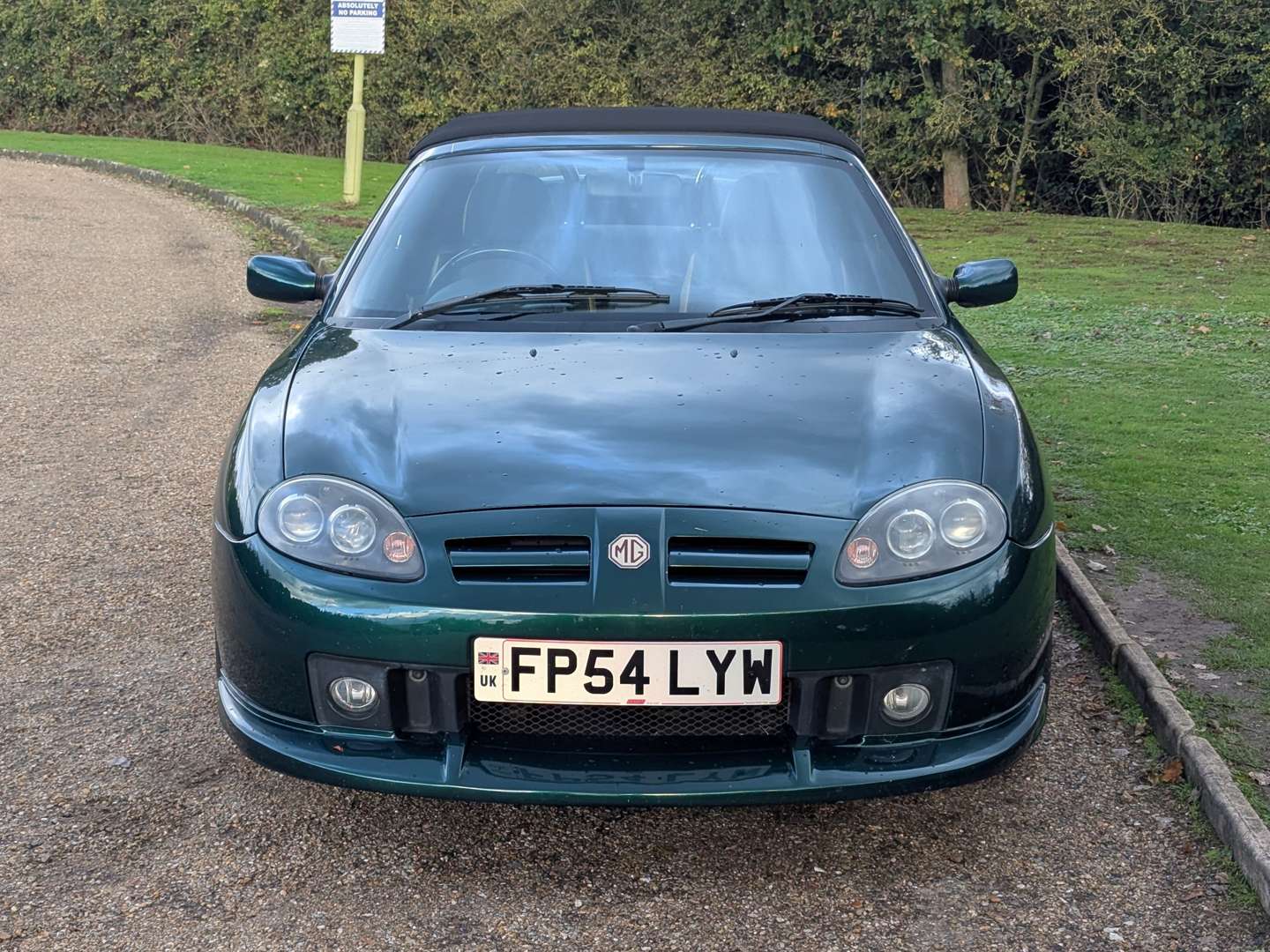 <p>2004 MG TF</p>