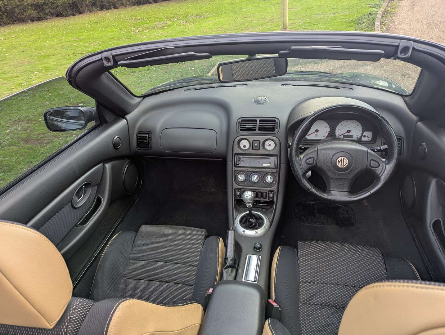 <p>2004 MG TF</p>