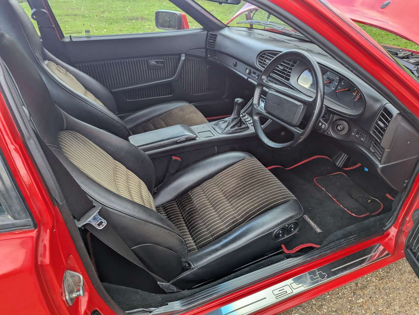 <p>1988 PORSCHE 944</p>