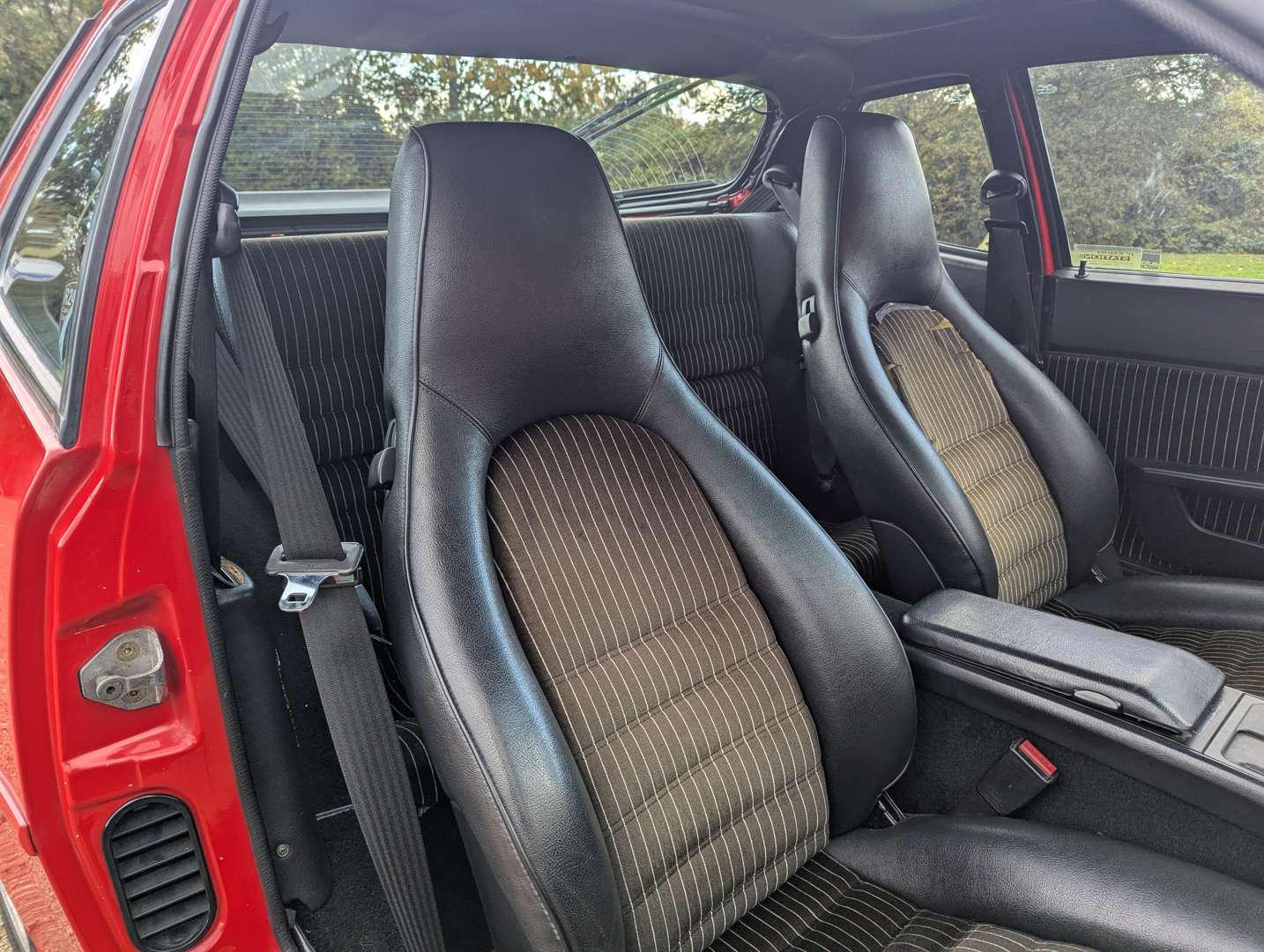 <p>1988 PORSCHE 944</p>