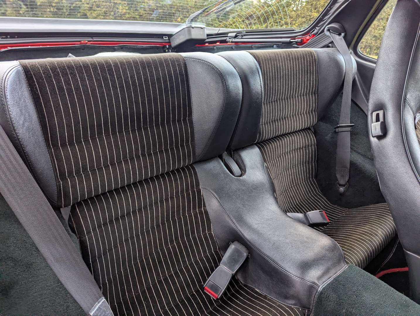 <p>1988 PORSCHE 944</p>