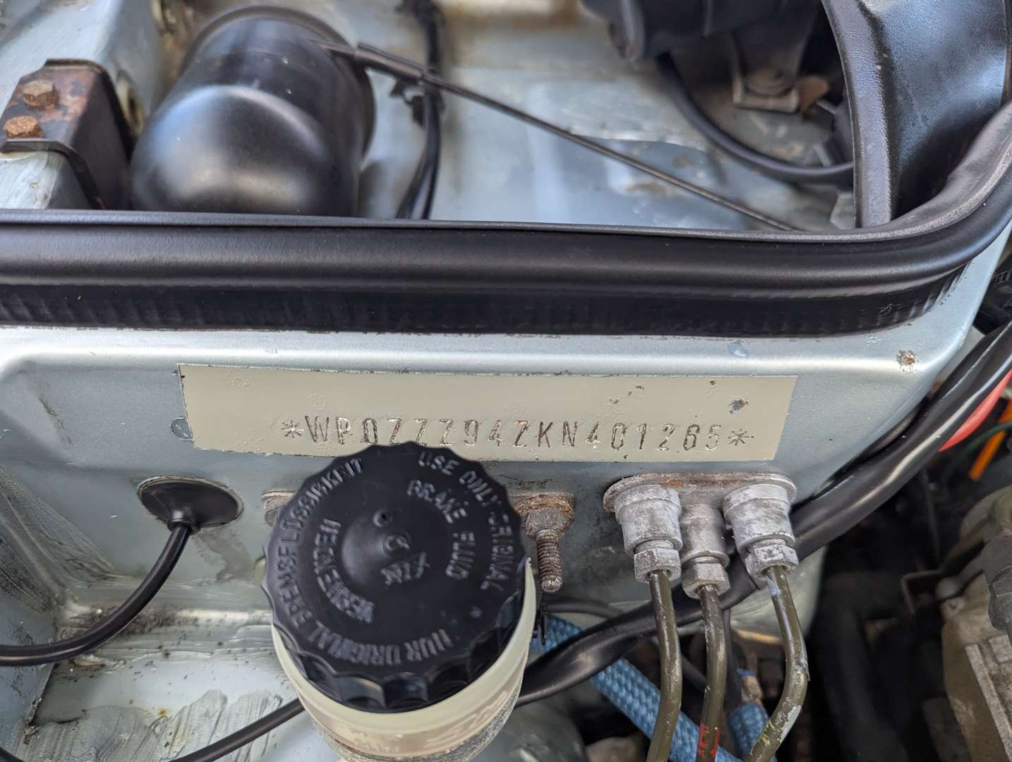 <p>1988 PORSCHE 944</p>